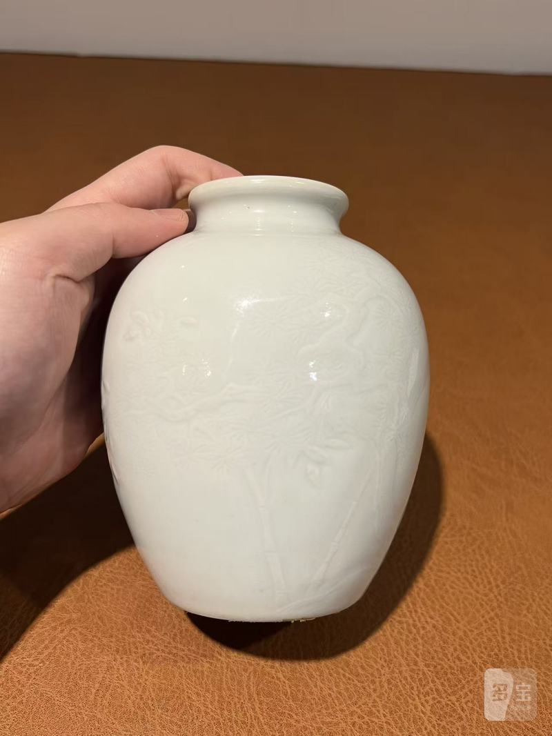 清雍正 白釉划花松竹梅纹太白罐 - 图6